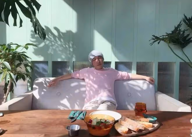 59歲香港最慘美男,是王晶想打造的第二個周星馳,三婚又兩度喪子