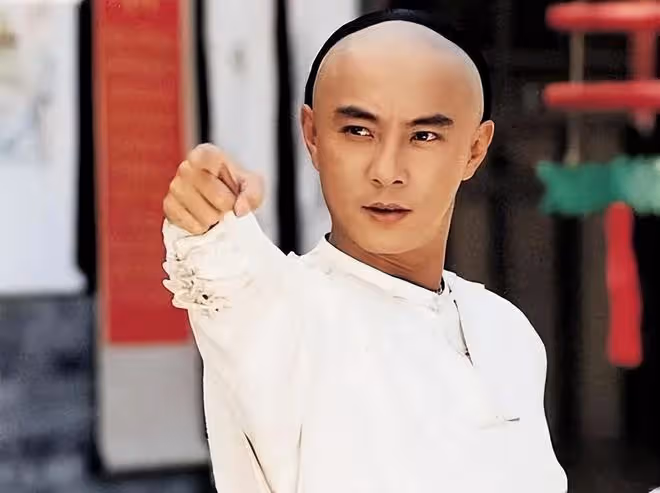 59歲香港最慘美男,是王晶想打造的第二個周星馳,三婚又兩度喪子