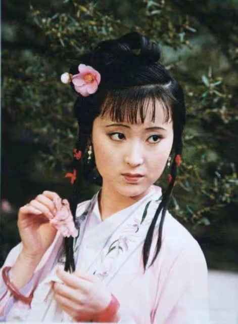 陳曉旭:19歲爆紅,35歲身價上億,42歲出家,丈夫的堅守讓人淚目