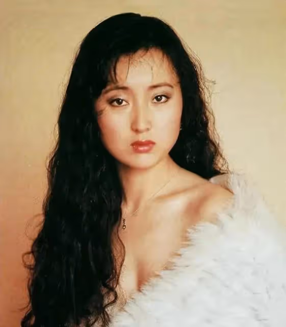 陳曉旭:19歲爆紅,35歲身價上億,42歲出家,丈夫的堅守讓人淚目