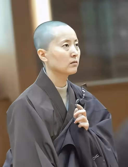 陳曉旭：19歲爆紅，35歲身價上億，42歲出家，丈夫的堅守讓人淚目
