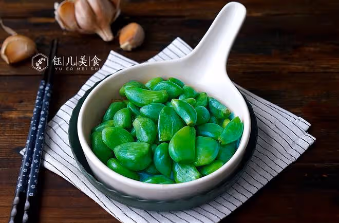 一分鐘學會臘八蒜的正宗做法，變綠快速又美味