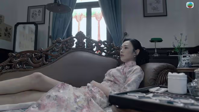 TVB港姐小花不介意「頂級綠茶婊」標籤!台慶劇大曬身材長腿,展心機女魅力!