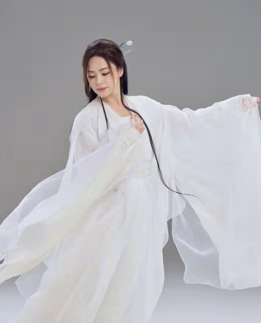 15萬人打出7.6分!43歲阿嬌終於告別「肉裝妲己」的尷尬了?