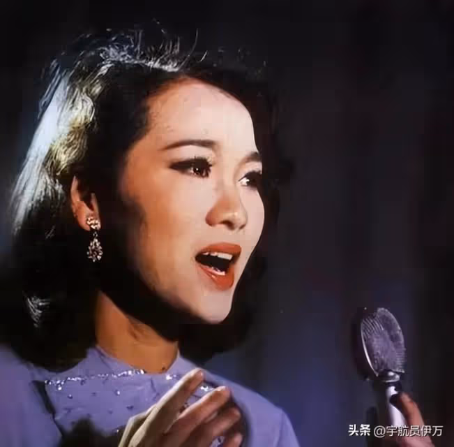 66歲鄭緒嵐回國賺錢,身材臃腫盡顯滄桑,網友:不是中國人不能要