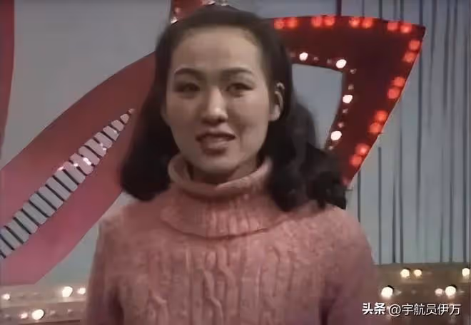 66歲鄭緒嵐回國賺錢,身材臃腫盡顯滄桑,網友:不是中國人不能要