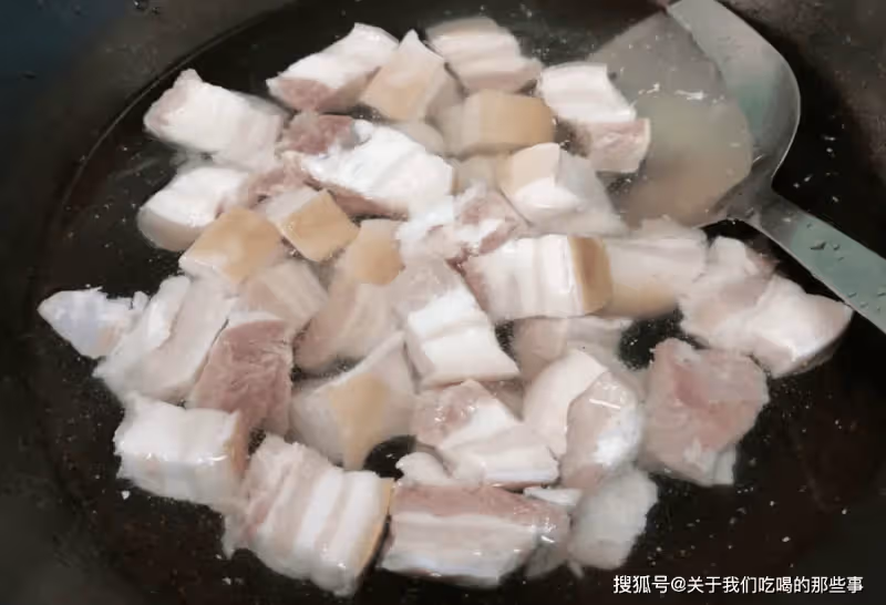 豬肉腥味最怕它，燉豬肉時加「1勺」，軟糯不柴，香味濃郁，好吃