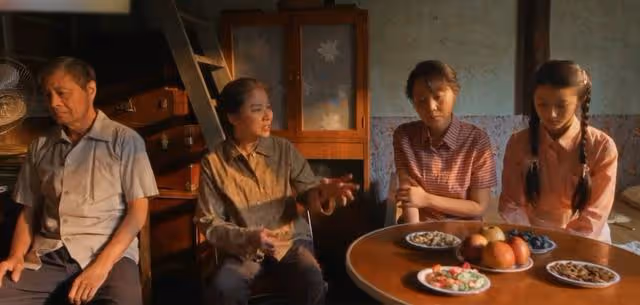 小巷人家:莊超英狂扇筱婷巴掌,林棟哲用臉擋住,鵬飛怒懟舅舅