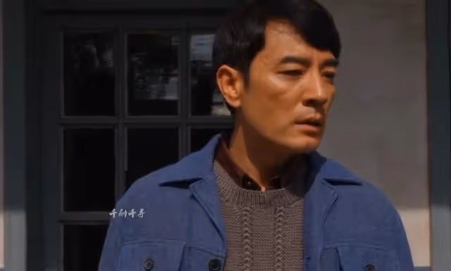 林武峰暴富衣錦還鄉,豪擲千萬保留小巷原貌,帶宋瑩黃玲環遊世界