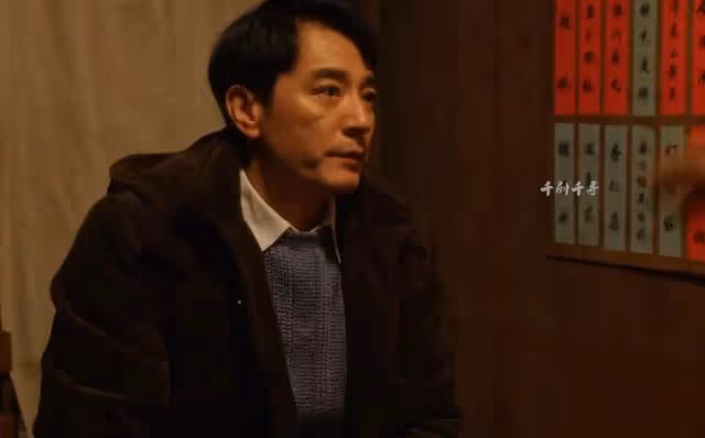林武峰暴富衣錦還鄉,豪擲千萬保留小巷原貌,帶宋瑩黃玲環遊世界