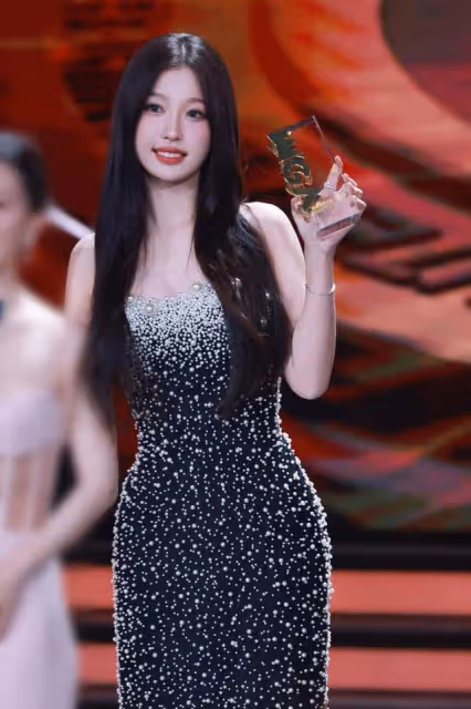 微博視界2024最讓人驚艷女星:陳都靈第5、虞書欣第2,第一名是TA