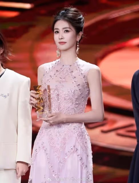 微博視界2024最讓人驚艷女星:陳都靈第5、虞書欣第2,第一名是TA