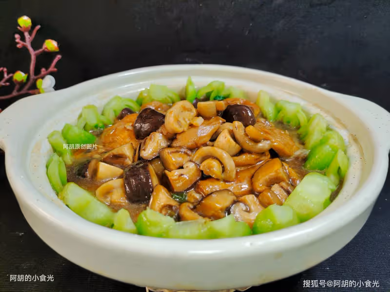 此菜不學太虧了，全素一鍋比大魚大肉強！簡單燜一鍋，有菜有菌菇、還有好胃口