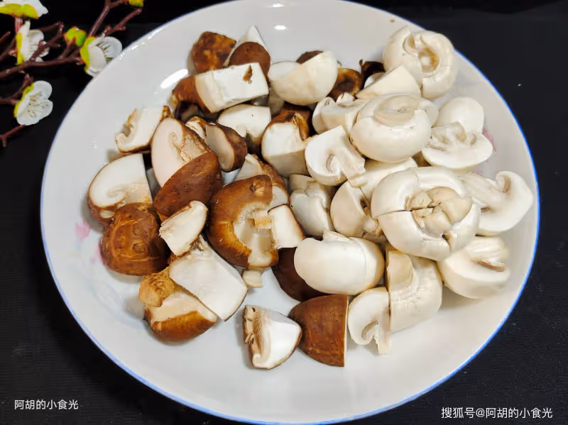 此菜不學太虧了，全素一鍋比大魚大肉強！簡單燜一鍋，有菜有菌菇、還有好胃口