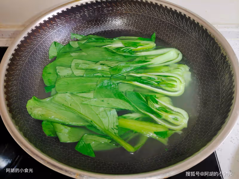此菜不學太虧了,全素一鍋比大魚大肉強!簡單燜一鍋,有菜有菌菇、還有好胃口