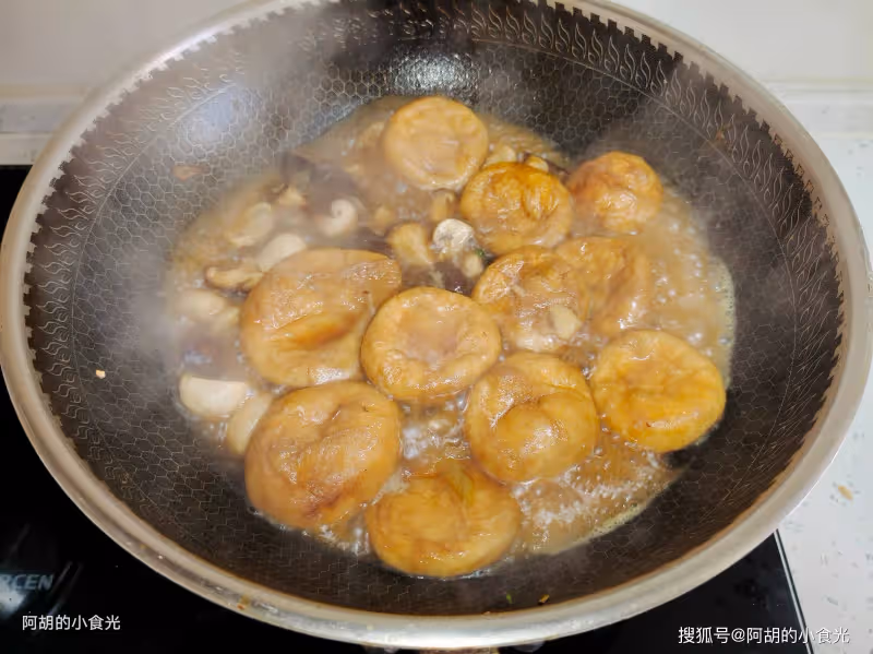 此菜不學太虧了,全素一鍋比大魚大肉強!簡單燜一鍋,有菜有菌菇、還有好胃口