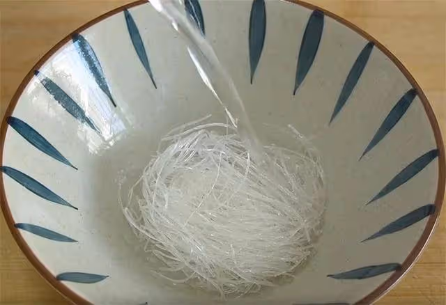 絲瓜很多人不會做,教你特色新做法,不炒不燒湯,口感滑嫩不發黑