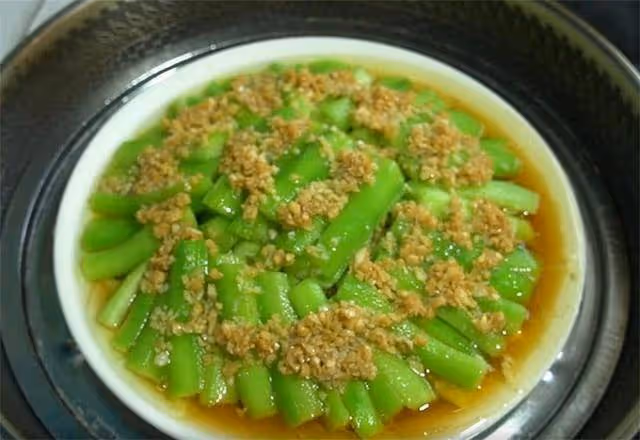 絲瓜很多人不會做,教你特色新做法,不炒不燒湯,口感滑嫩不發黑