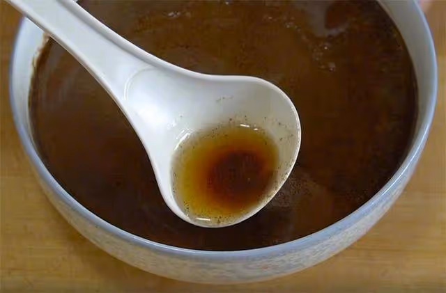 想吃芝麻香油不用出去買,方法簡單味道純,15元成本做了半碗香油