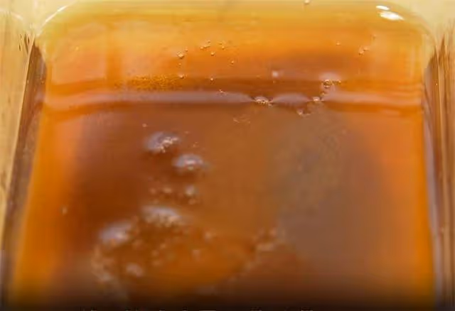 想吃芝麻香油不用出去買，方法簡單味道純，15元成本做了半碗香油