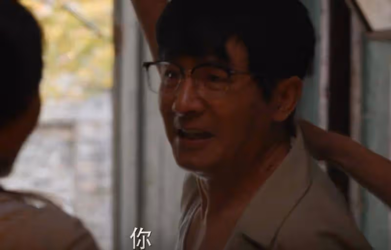 《小巷人家》:直到莊超英怒扇耳女兒,才明白他在害怕什麼
