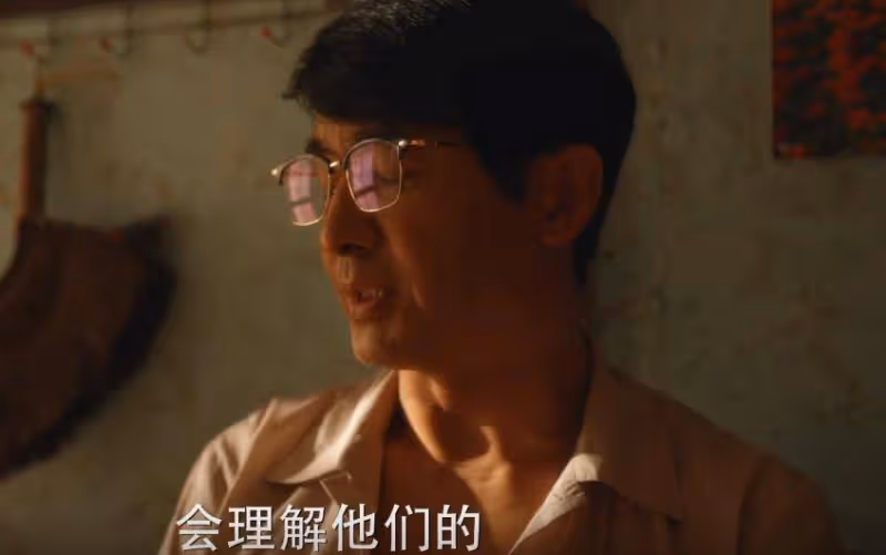 《小巷人家》:直到莊超英怒扇耳女兒,才明白他在害怕什麼