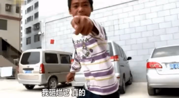 被罵《變形記》「頭號白眼狼」,向富爸爸要錢被拉黑,這個小伙如今打臉無數人
