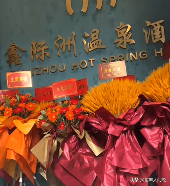 騰衝酒店前台小姐姐爆火!帳號被扒人很漂亮,名字曝光只有29歲