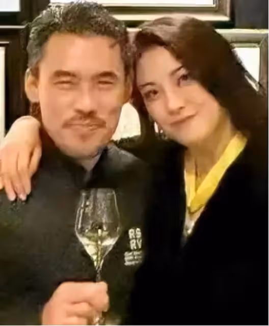 TVB前花旦有新戀情?酒會與外國男友貼頭微醺自拍,引髮網民關注