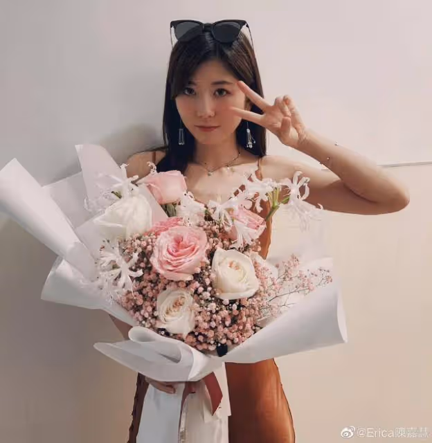 擔心!TVB力捧小花與富二代老公出車禍,去年毫無預警宣布結婚