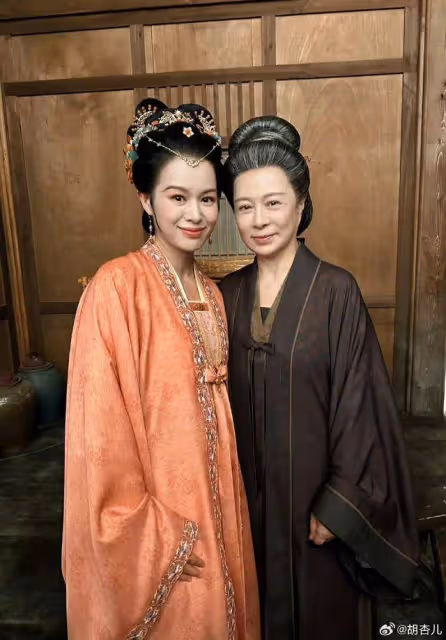 TVB視後胡杏兒獲家人慶生!生日蛋糕太有愛,姐妹團登門送祝福