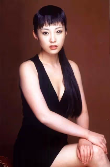 郝蕾各類靚麗寫真狂秀傲人事業線!魔鬼身材性感火辣