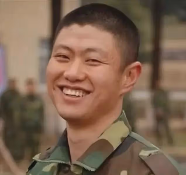 從「軍旅硬漢「變成」花樣美男「,從40歲變成20歲,他究竟怎麼了