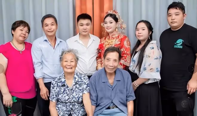 全紅嬋的堂哥結婚:大伯娘戴百萬翡翠項鍊,新娘子很有福氣