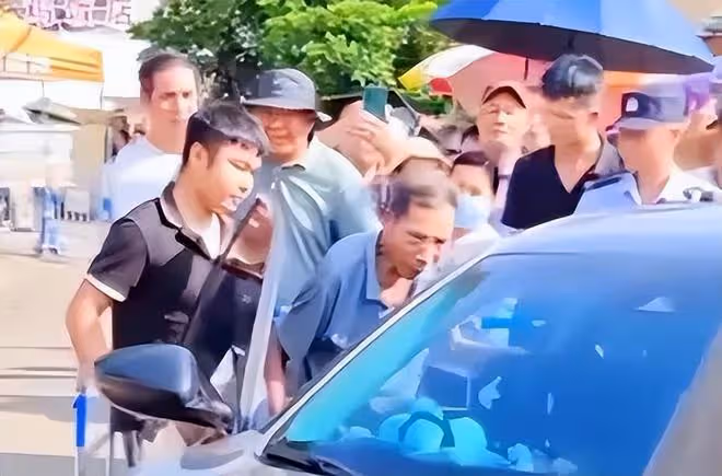 全紅嬋的堂哥結婚:大伯娘戴百萬翡翠項鍊,新娘子很有福氣