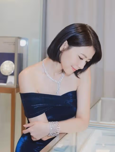 明星真實身材大跌眼鏡，高圓圓麒麟臂，蔣欣蓮藕腿，何潔水桶腰