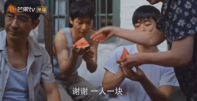 小巷人家第22集:棟哲替筱婷挨巴掌感情升溫,奶奶偏心分瓜太氣人