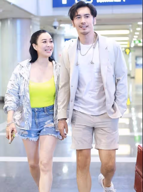 鍾麗緹張倫碩結婚八周年,甜蜜依舊破質疑,姐弟戀終成佳話