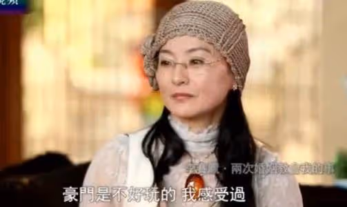 與楊紫瓊齊名,嫁億萬富豪,被老公現場捉到與乾兒子不倫戀,她如今怎麼樣了?