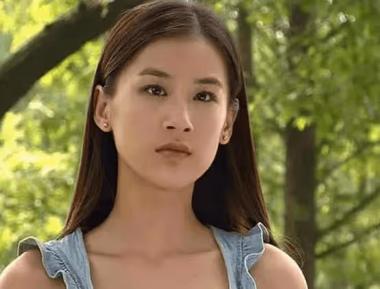 41歲黃聖依「不敢離婚」?回看21年前出道作品裡的她,完全想不通