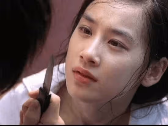 41歲黃聖依「不敢離婚」?回看21年前出道作品裡的她,完全想不通