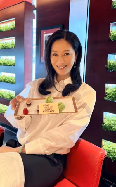 TVB董事局主席太太近況曝光!身材高挑曾是香港名模!前夫是TVB前男星多次偷食