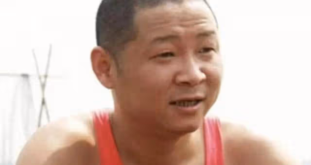 「三德子」身價過億娶小15歲模特嬌妻,竟過著神仙般隱居生活?