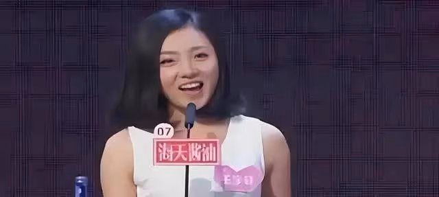 她在「非誠勿擾」站五年,無數爆燈無果,終無奈選擇離場