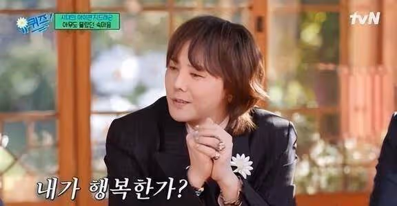 周潤發、劉嘉玲和權志龍合影,回顧紅頭髮美甲的權志龍站C成焦點