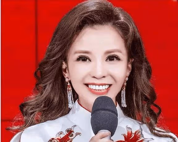 回顧朱迅:抗癌後面容腫脹嘴角歪,卻徒步征服四姑娘雪山