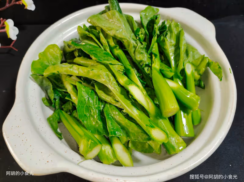 入冬後這菜敞開吃，蔬菜中的補鈣能手！大火炒一盤，一口脆嫩、滿口鮮香