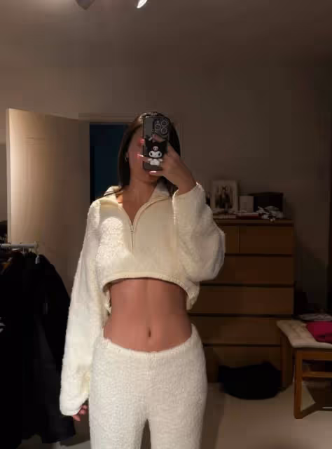 大尺度!王敏德愛女大曬換裝短片,愛秀豐滿上圍曾多次遭父親反對
