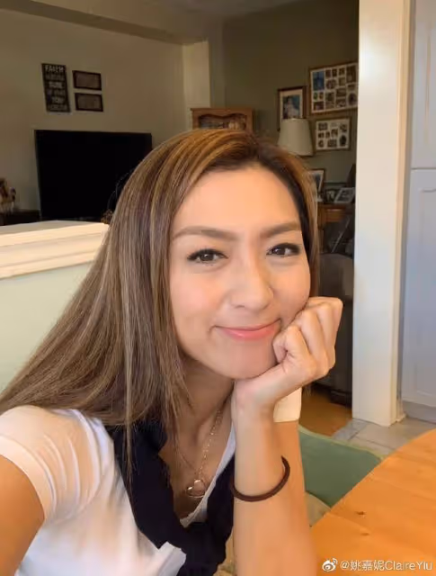 TVB實力女星近況曝光!出席活動大秀完美身材,修長美腿成焦點