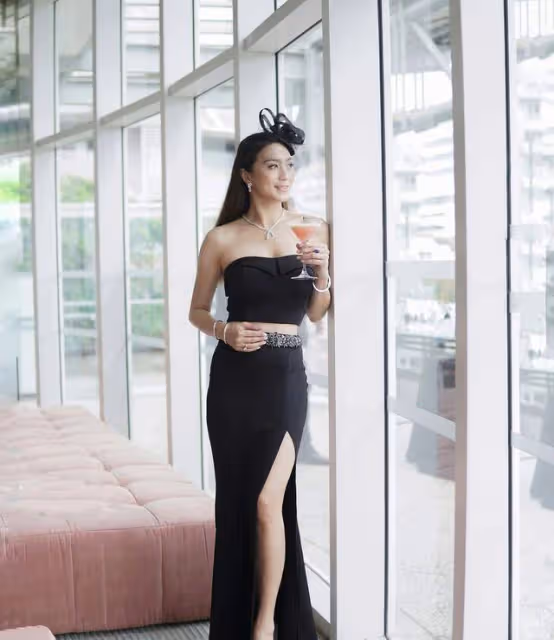 TVB實力女星近況曝光!出席活動大秀完美身材,修長美腿成焦點